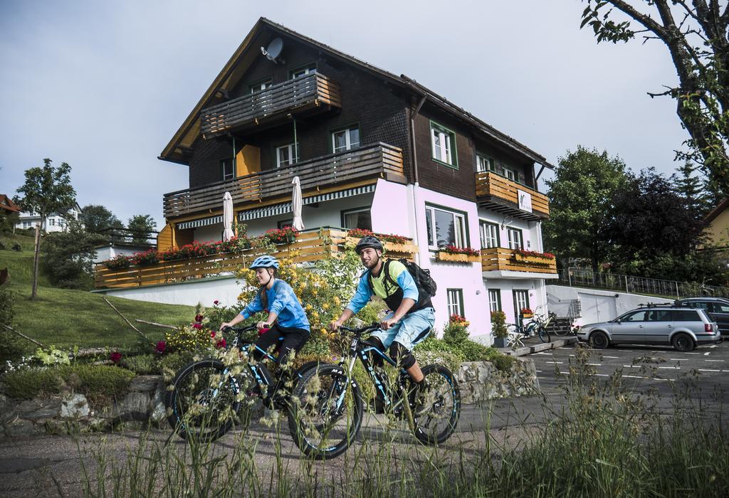 フェルトベルクSchwarzwald-Chalet Feldbergアパートメント エクステリア 写真